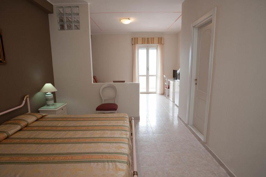 One-Bedroom Apartment,68103170:JPEG